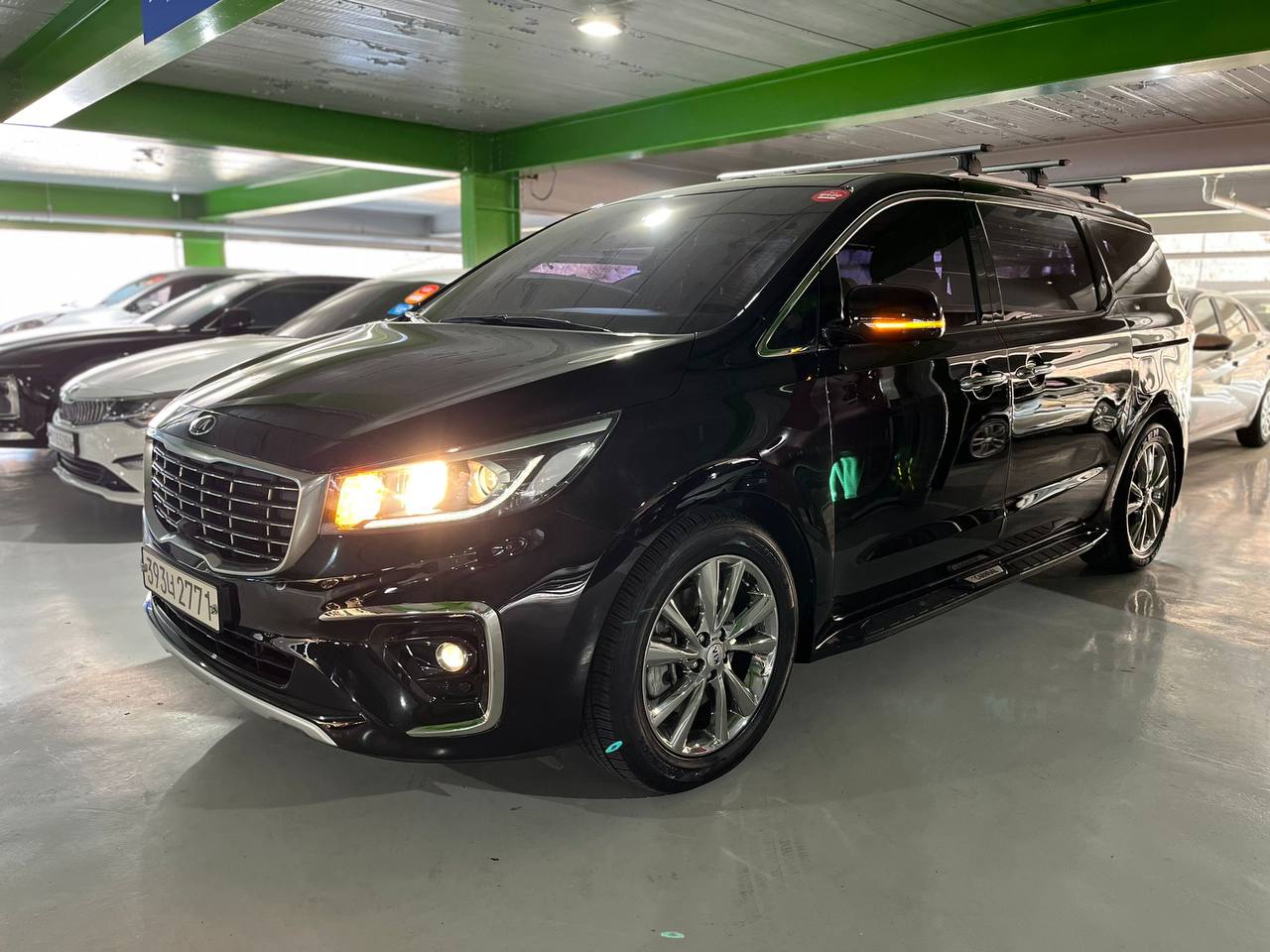 Kia Carnival 7-seater Limousine President