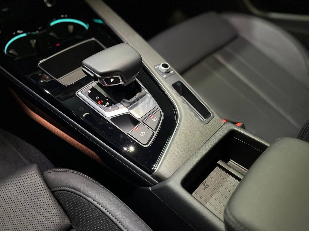 Audi A4 (B9) 40 TFSI Premium