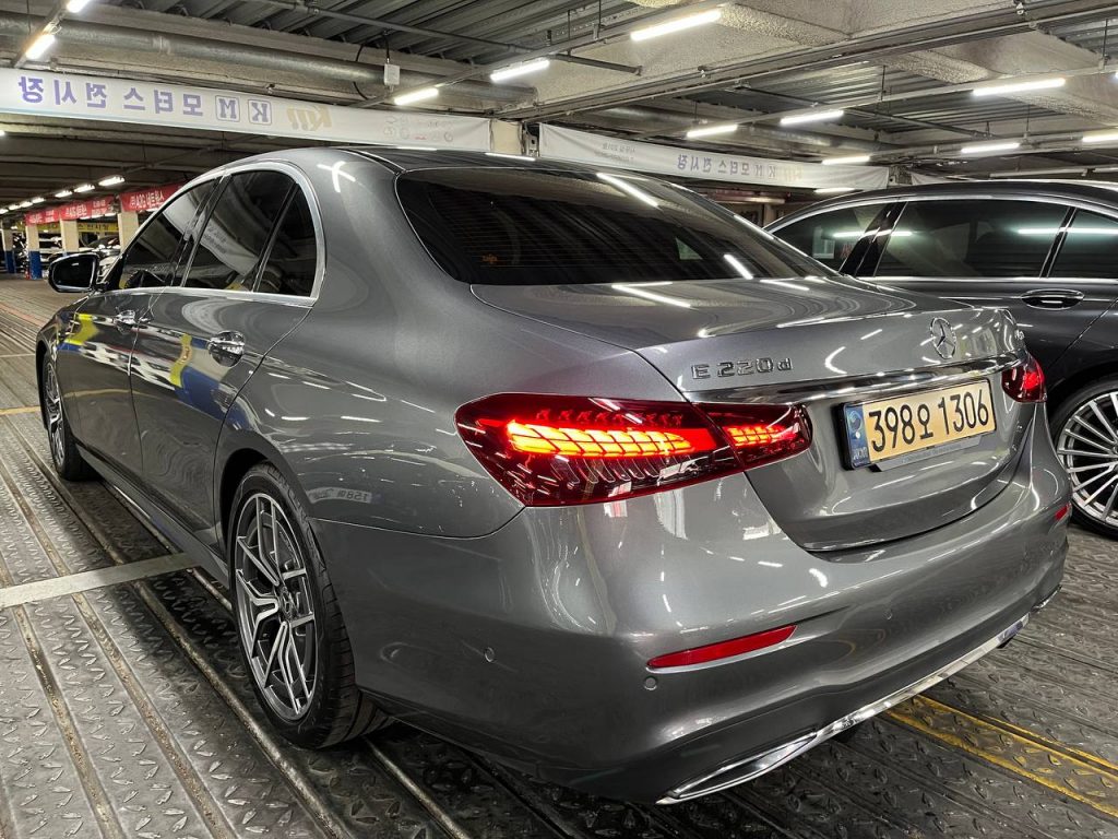 Mercedes-Benz E-class W213 E220d 4MATIC AMG Line