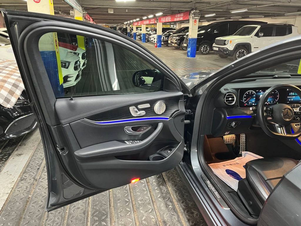 Mercedes-Benz E-class W213 E220d 4MATIC AMG Line