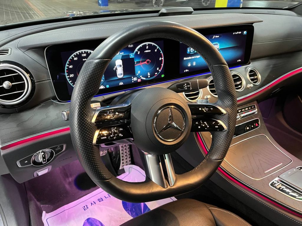 Mercedes-Benz E-class W213 E220d 4MATIC AMG Line