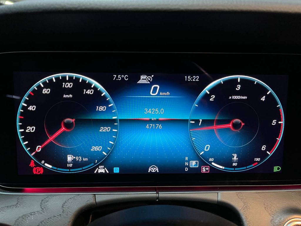 Mercedes-Benz E-class W213 E220d 4MATIC AMG Line