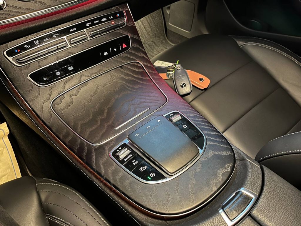 Mercedes-Benz E-class W213 E220d AMG Line 4Matic