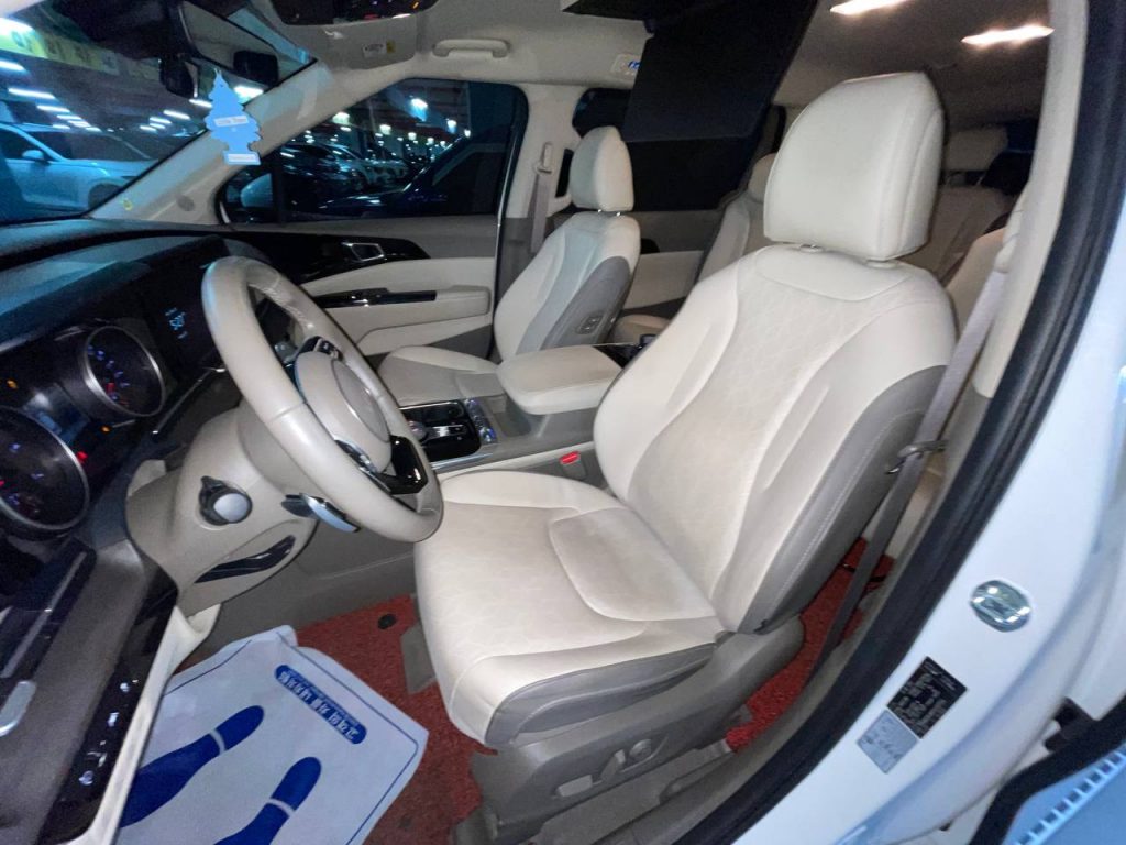 Kia Carnival 4 gen. 9-seater Noblesse