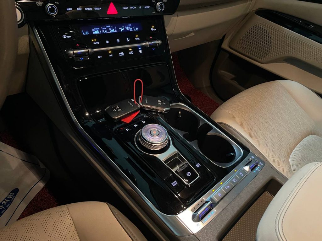 Kia Carnival 4 gen. 9-seater Noblesse