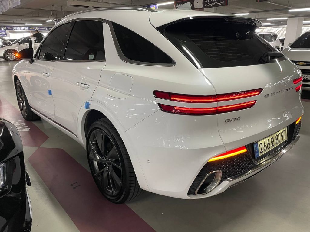Genesis GV70 2.5T/AWD
