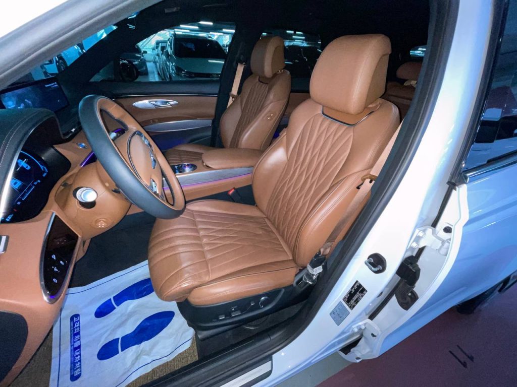 Genesis GV70 2.5T/AWD