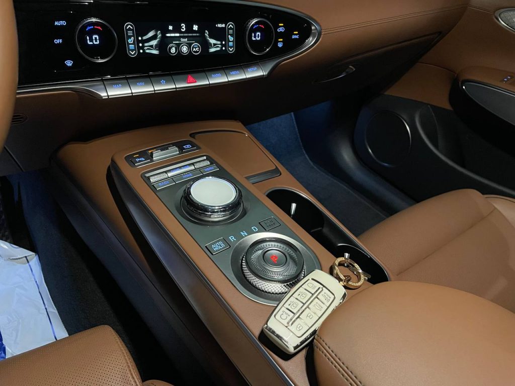 Genesis GV70 2.5T/АWD