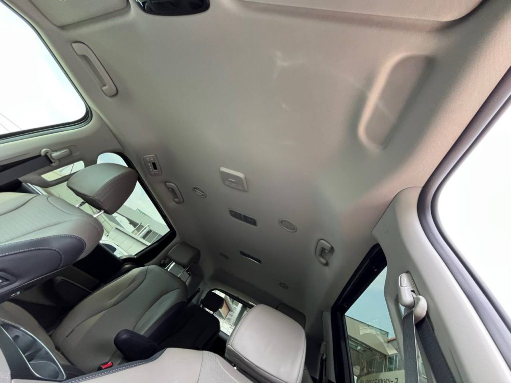 Kia The New Carnival 4gen 9-seater Signature