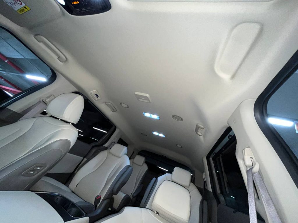 Kia The New Carnival 4gen 1598 cc 9-seater Signature