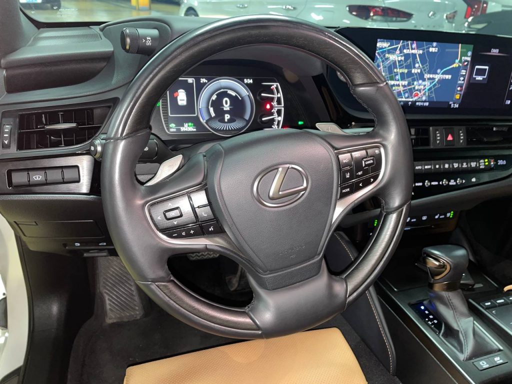 Lexus ES300h 7gen. HEV Luxury Plus