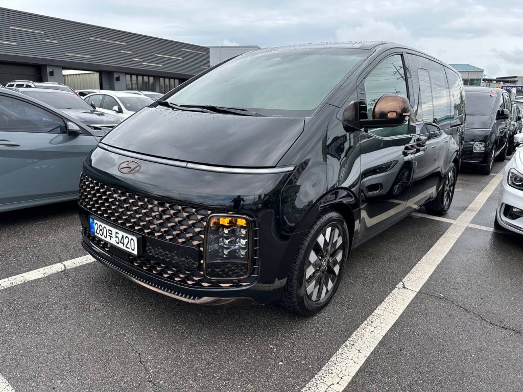Hyundai Staria Lounge 4WD 9 seaters Inspiration
