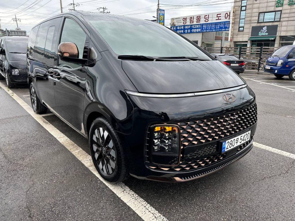 Hyundai Staria Lounge 4WD 9 seaters Inspiration