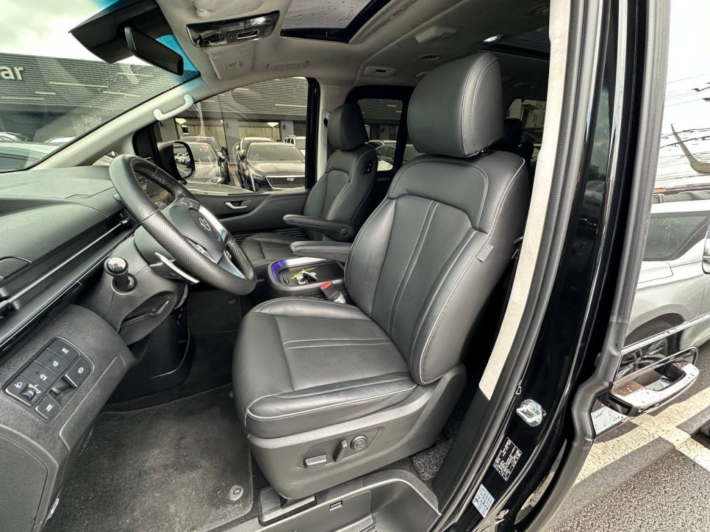 Hyundai Staria Lounge 4WD 9 seaters Inspiration