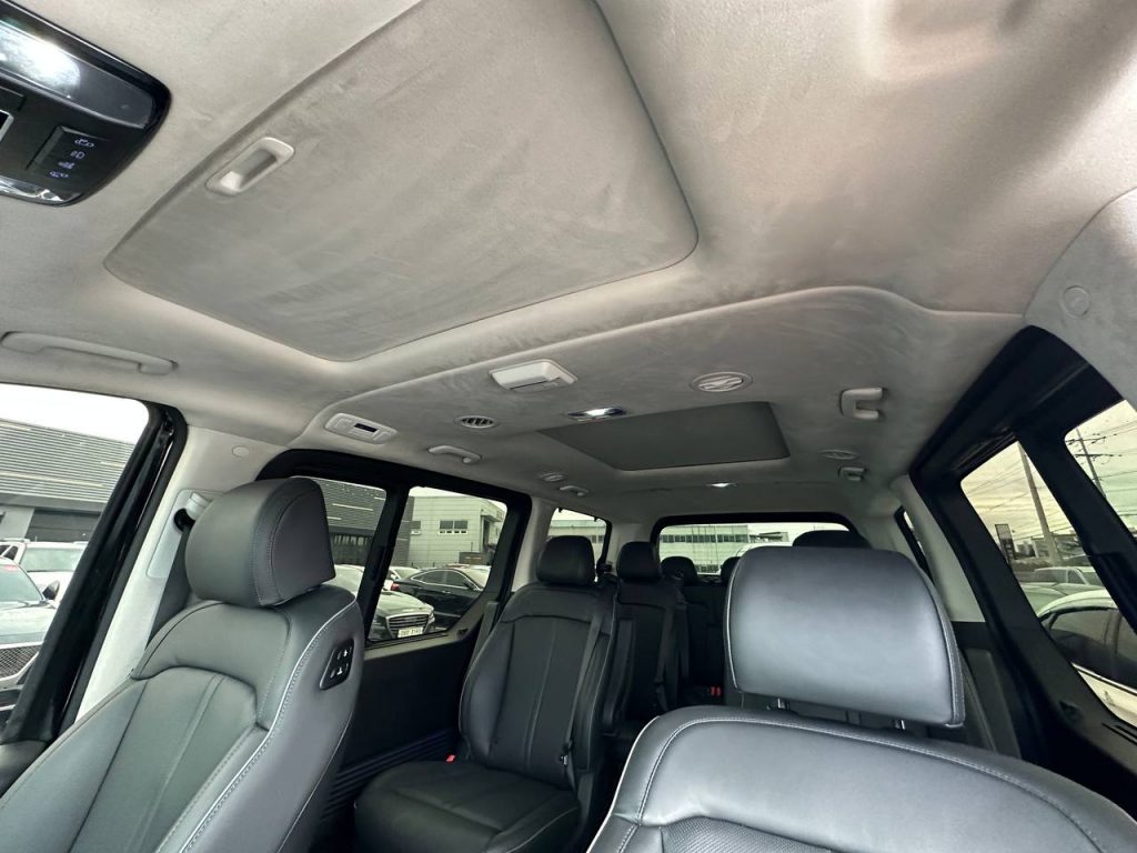 Hyundai Staria Lounge 4WD 9 seaters Inspiration