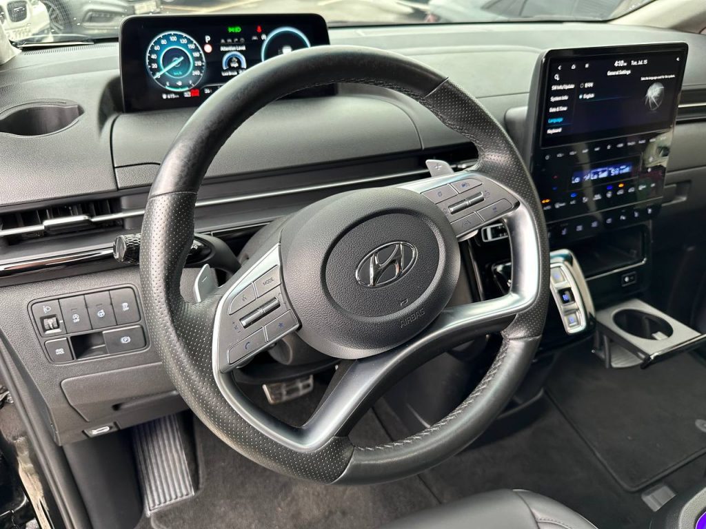 Hyundai Staria Lounge 4WD 9 seaters Inspiration