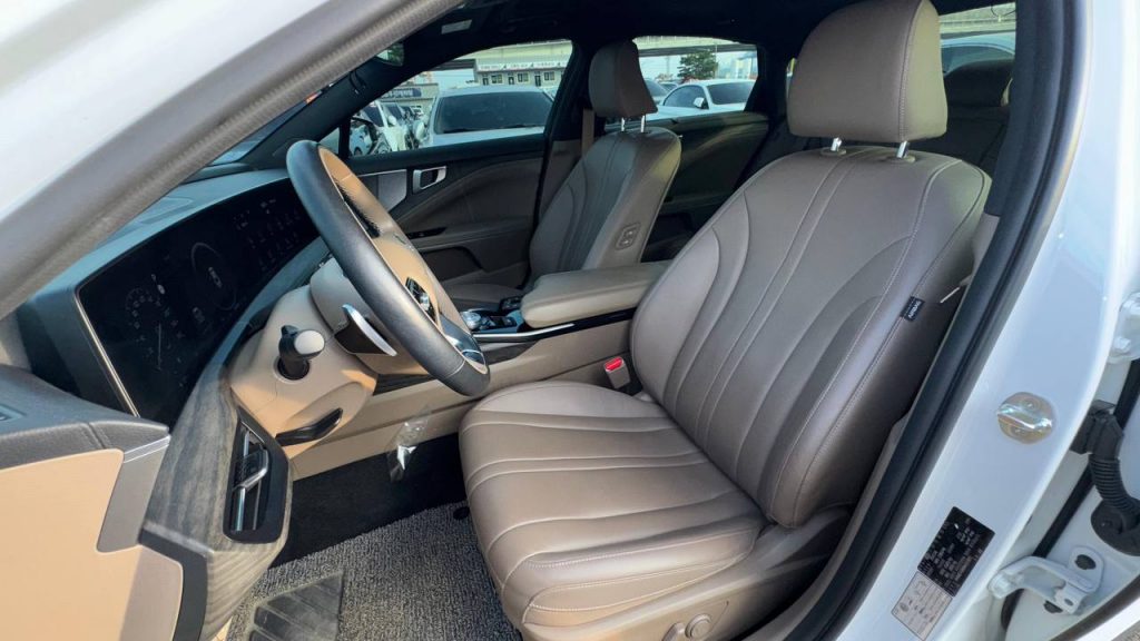 Kia K8 2.5/2WD Noblesse