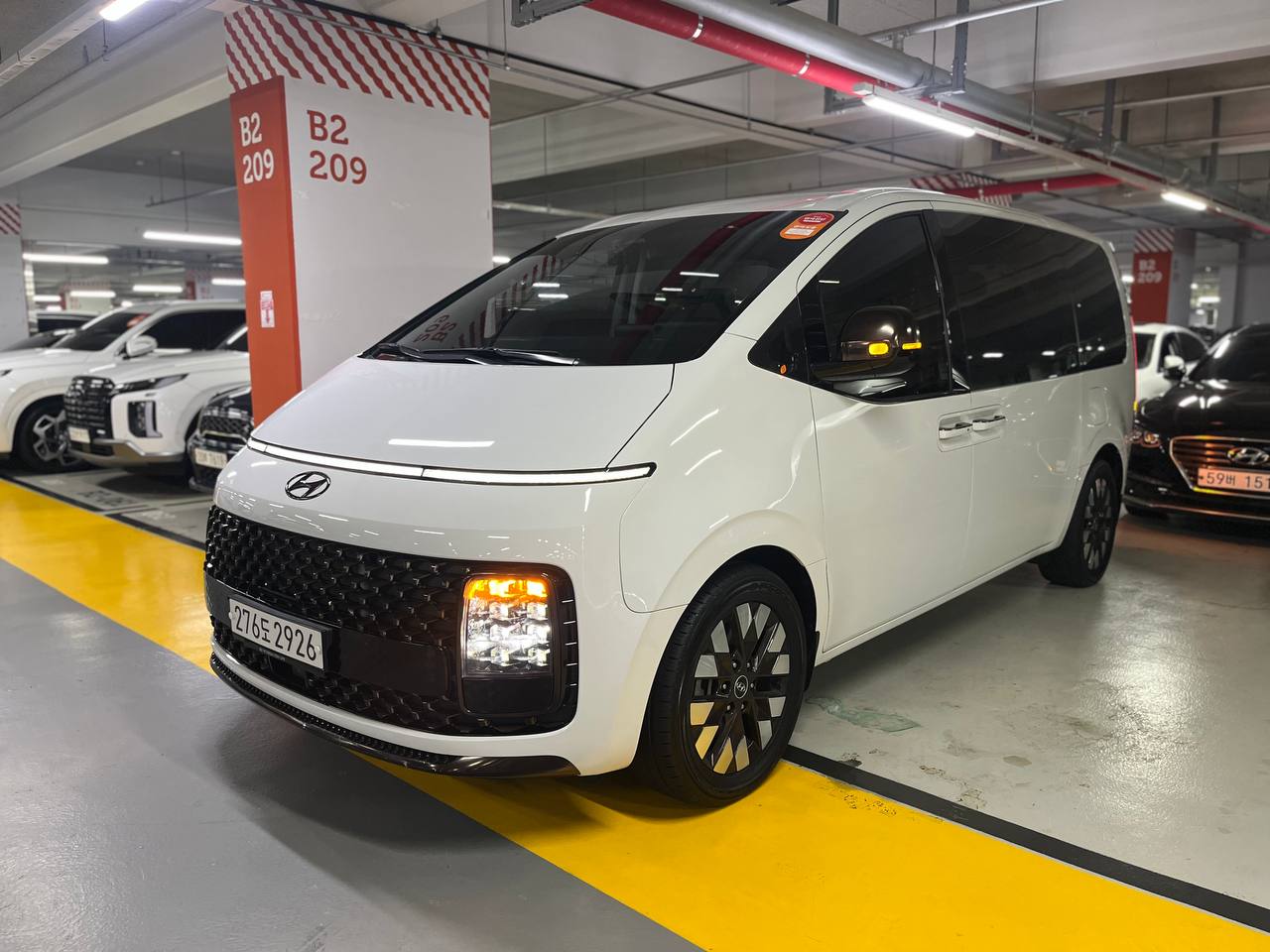 Hyundai Staria 4WD Lounge 9 seaters Prestige