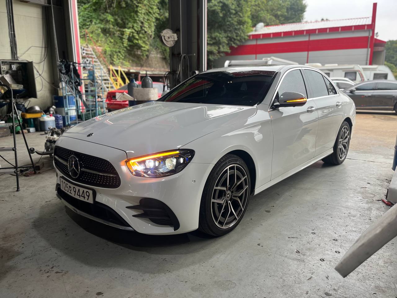 Mercedes Benz E-class W213 E220d 4MATIC AMG Line