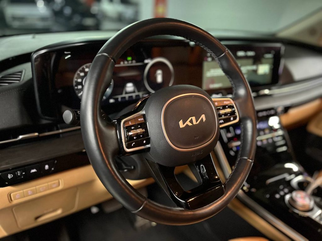 Kia Carnival 4 gen. 9-seater Signature