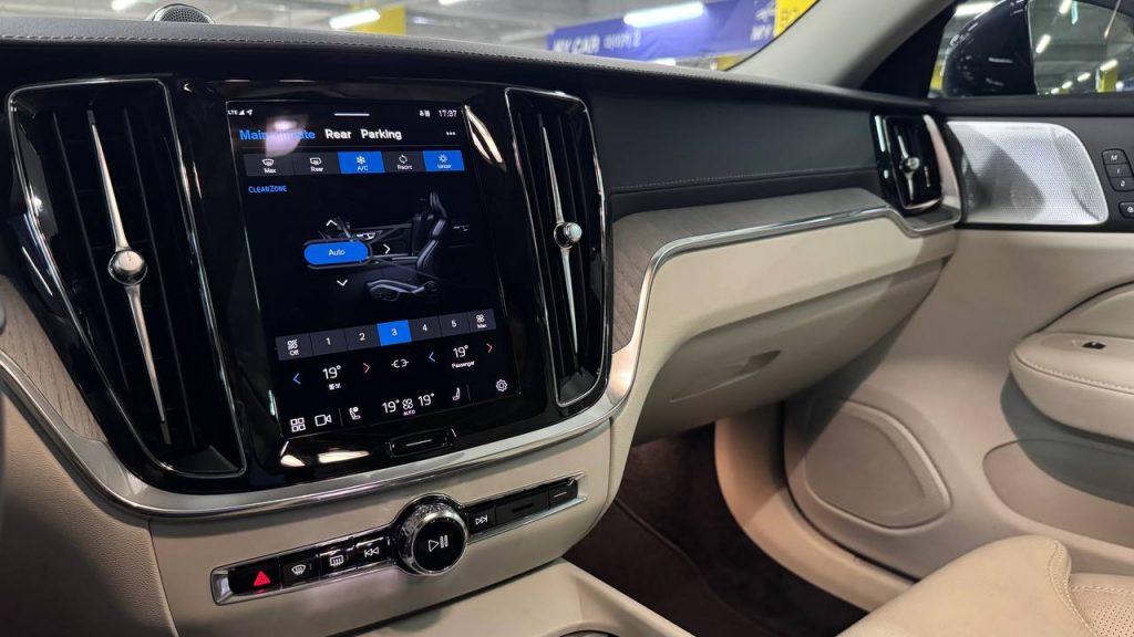Volvo V60 Cross Country B5 Ultimate AWD