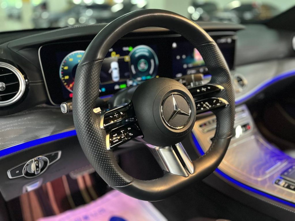 Mercedes Benz E-class W213 E350 4MATIC AMG Line