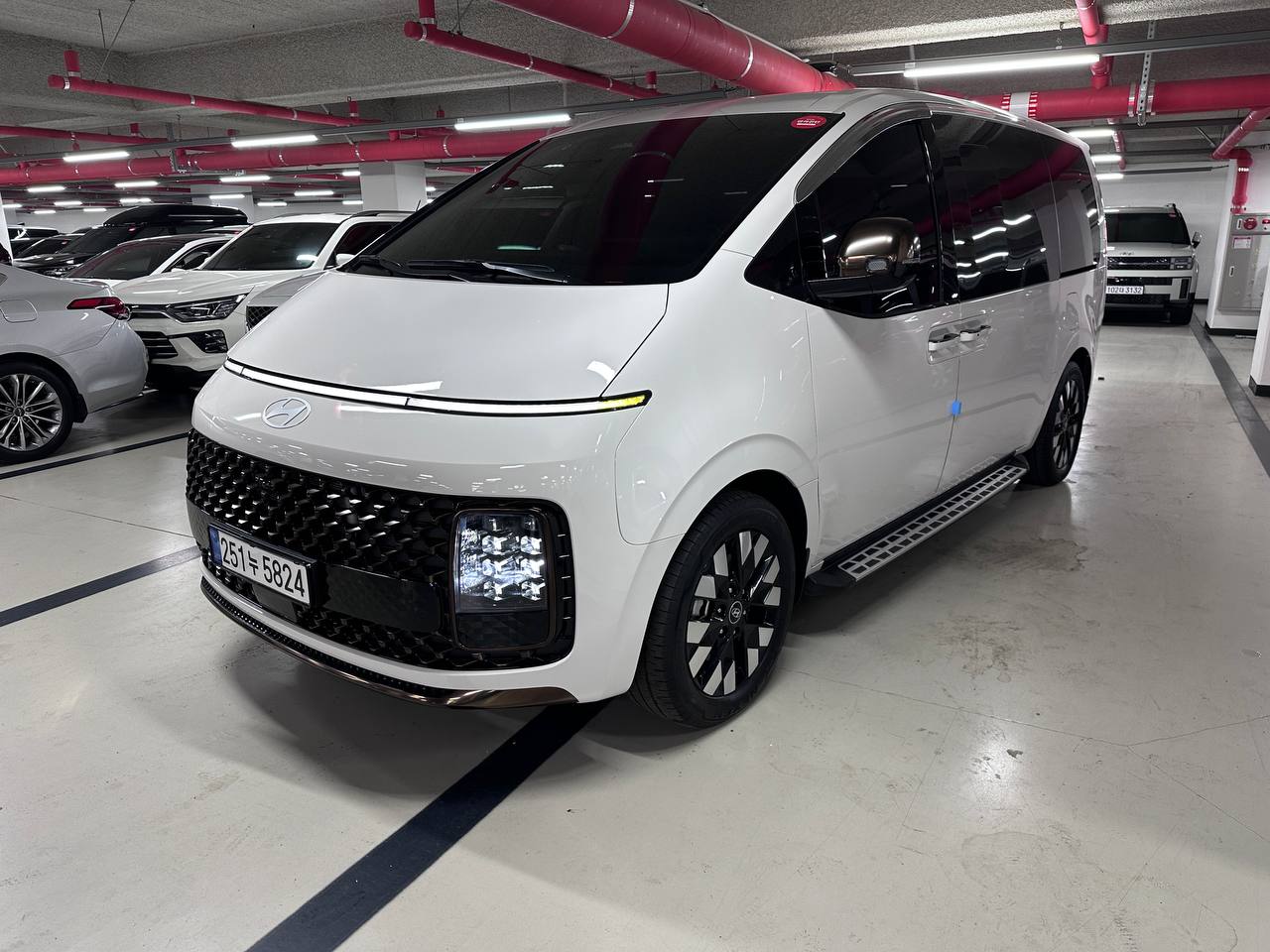 Hyundai Staria Lounge HEV 1.6 9-seater Inspiration