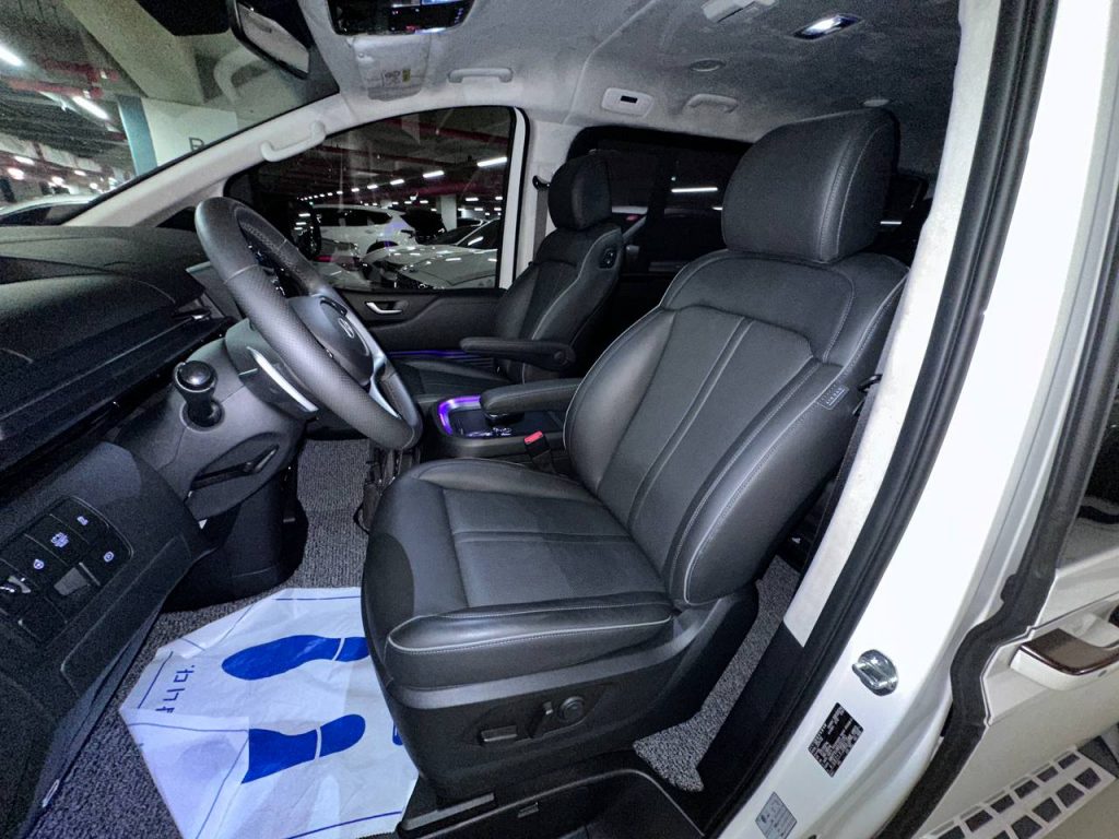 Hyundai Staria Lounge HEV 1.6 9-seater Inspiration