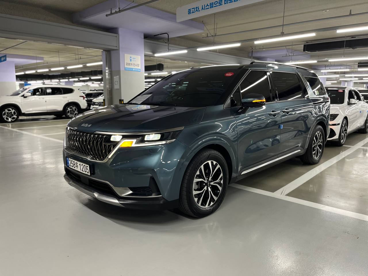 Kia Carnival 4 gen. 9-seater Noblesse