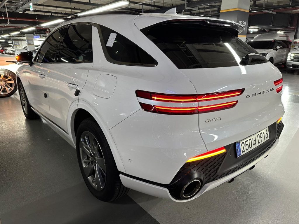 Genesis GV70 2.5T AWD