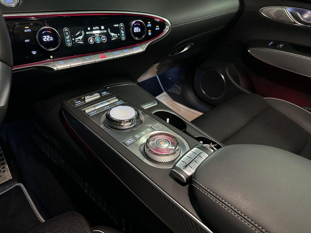 Genesis GV70 2.5T AWD