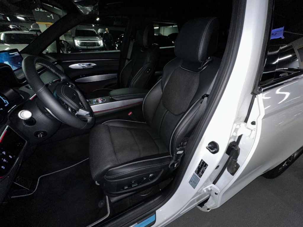 Genesis GV70 2.5T AWD