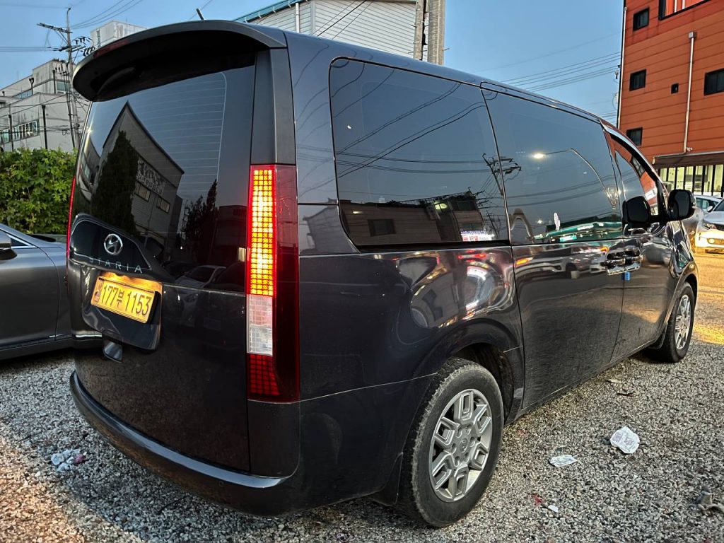 Hyundai Staria Tourer 9-seater Modern