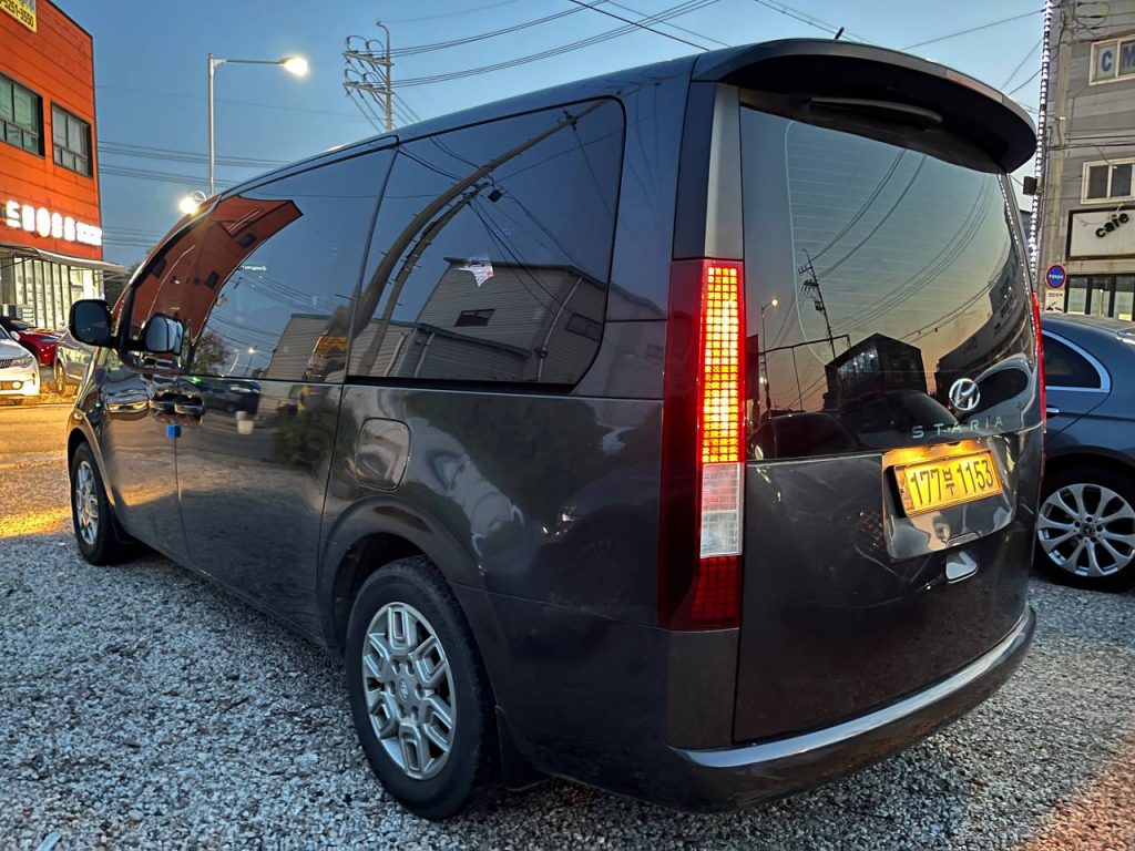 Hyundai Staria Tourer 9-seater Modern
