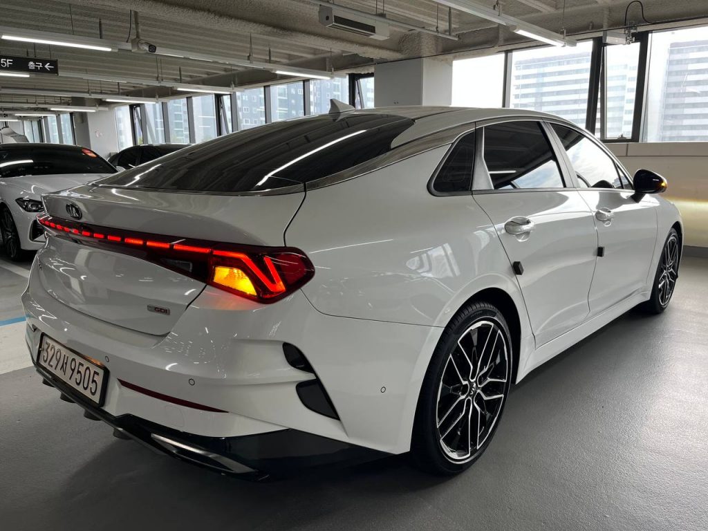Kia K5 3gen 1.6 T Signature
