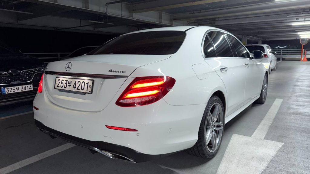 Mercedes Benz E-class W213 E300 4MATIC AMG Line