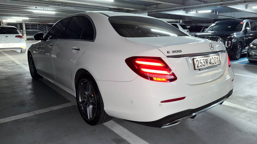 Mercedes Benz E-class W213 E300 4MATIC AMG Line
