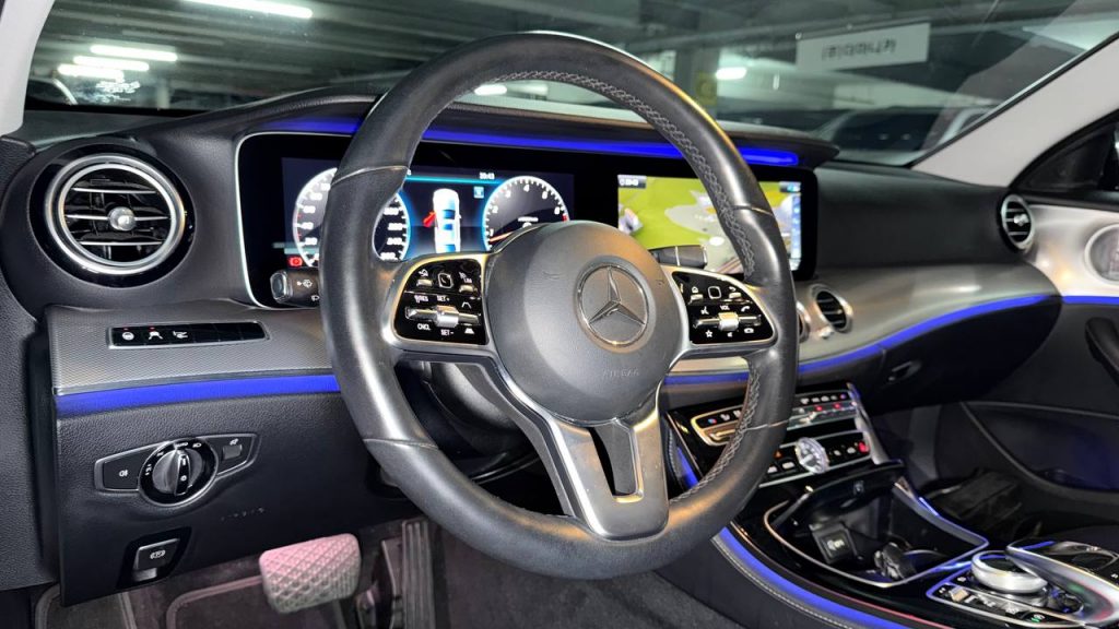 Mercedes Benz E-class W213 E300 4MATIC AMG Line