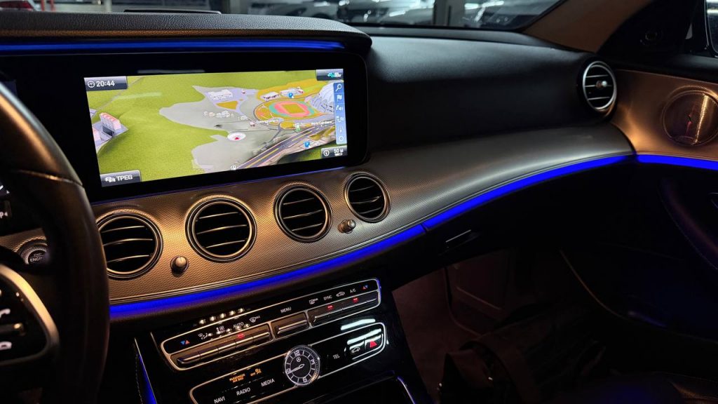 Mercedes Benz E-class W213 E300 4MATIC AMG Line