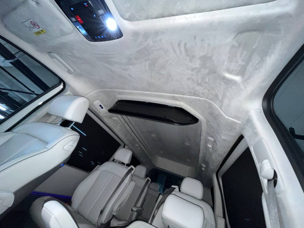 Hyundai Staria Lounge 9-seater Limousine