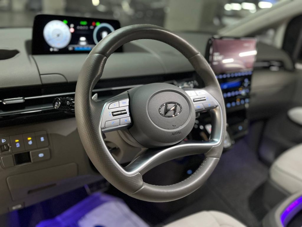 Hyundai Staria Lounge 9-seater Limousine