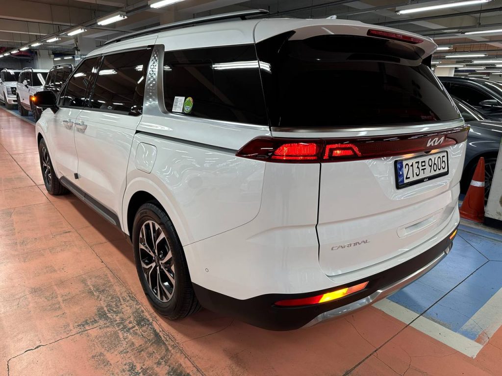 Kia Carnival 4 gen. 9-seater Noblesse