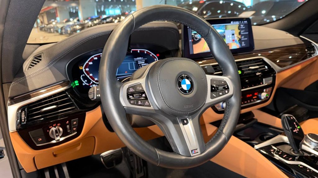 BMW (G30) 520i M Sport