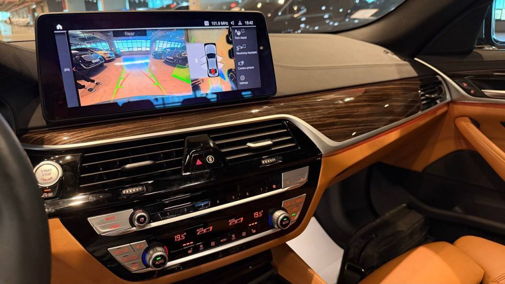 BMW (G30) 520i M Sport