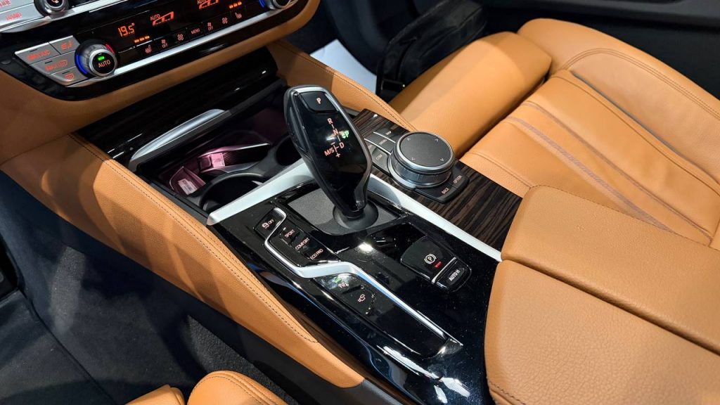 BMW (G30) 520i M Sport