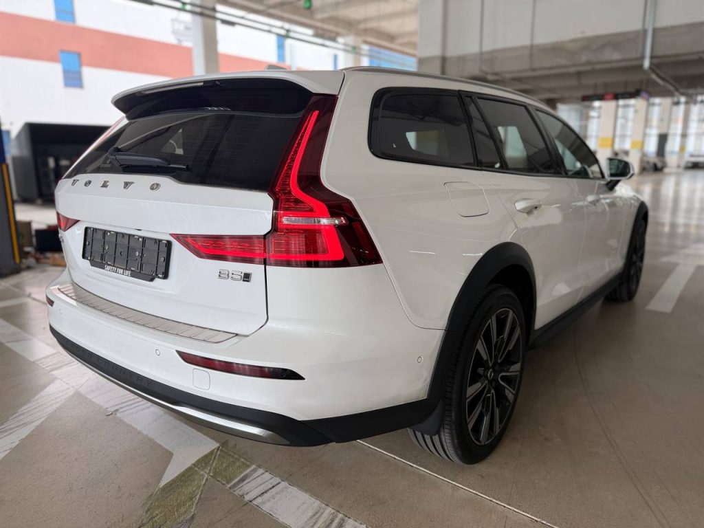Volvo V60 Cross Country B5 Ultimate AWD