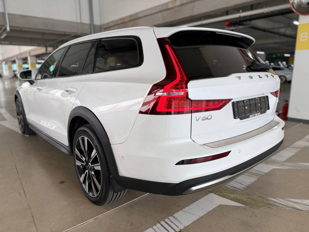 Volvo V60 Cross Country B5 Ultimate AWD
