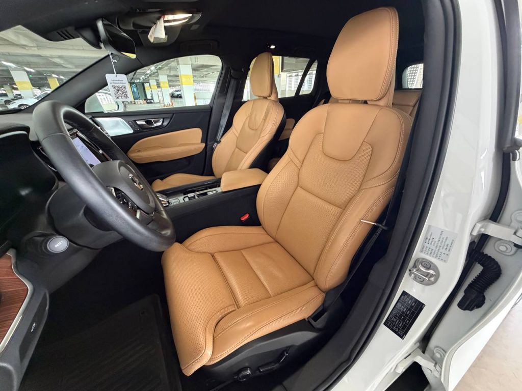 Volvo V60 Cross Country B5 Ultimate AWD