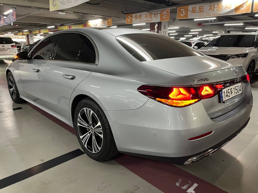 Mercedes Benz E-class W214 E200 Avantgarde