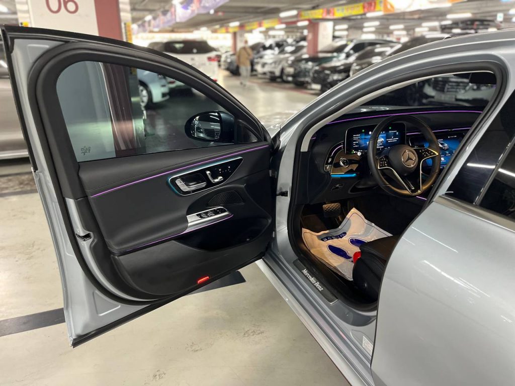 Mercedes Benz E-class W214 E200 Avantgarde
